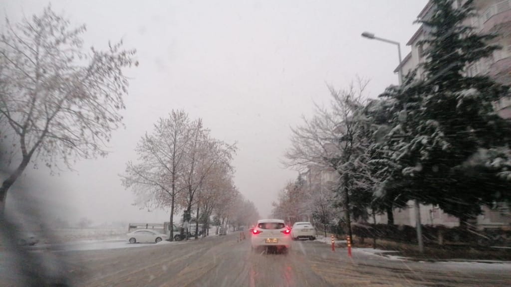 Kar yağışı sürüyor
