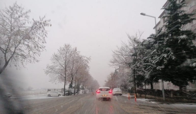 Kar yağışı sürüyor