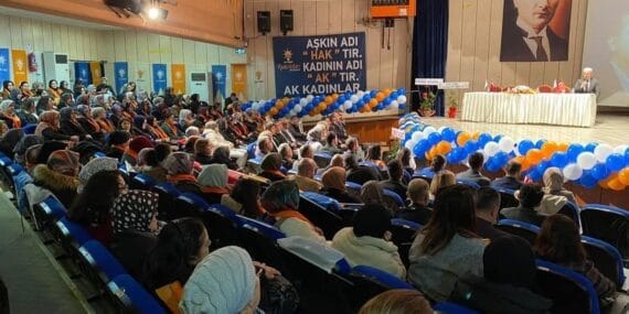 AK Parti Kadın Kolları Kongresine Yoğun Katılım