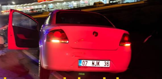 Direksiyon Hakimiyetini Kaybetti Yoldan Çıktı