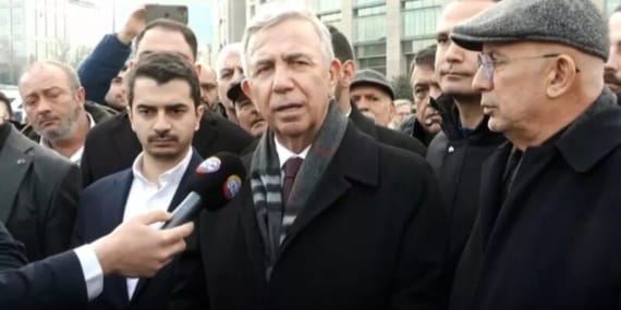 Mansur Yavaş, İmamoğlu'na destek için Çağlayan Adliyesi'ne geldi