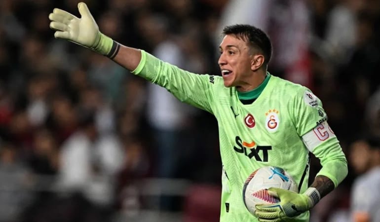 Muslera’nın Geleceği Belirsiz: Uruguay’a Dönüş Sinyali