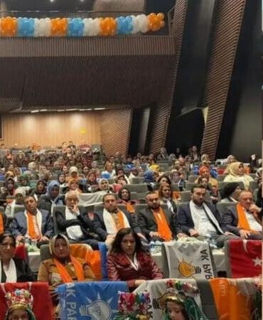 AK Parti Isparta Kadın Kolları kongresi gerçekleşti: Dilek Gündüz güven tazeledi