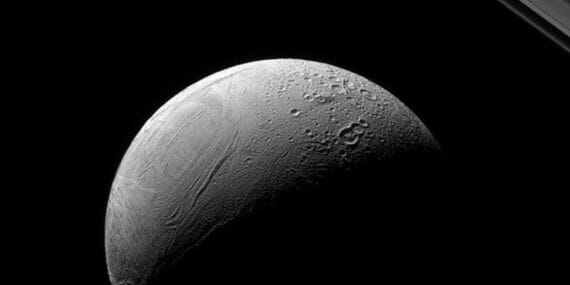 Satürn uydusu Enceladus'ta su bulgusu ve yaşam ihtimali