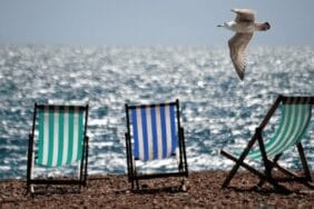 Bu plajda Mayo ile yüzmek yasaklandı! Denize çıplak girecekler