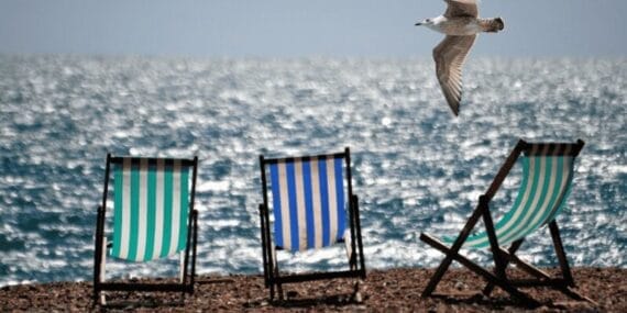 Bu plajda Mayo ile yüzmek yasaklandı! Denize çıplak girecekler