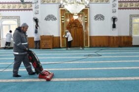 Isparta Belediyesinden camilerde Ramazan temizliği