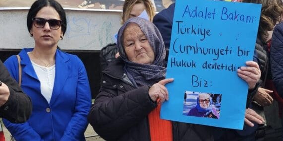 Düsseldorf'ta İmamoğlu protestosu!