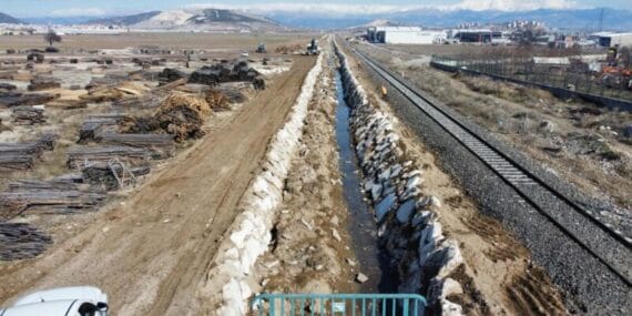 Isparta'da DSİ’nin iş makinaları durmaksızın çalışıyor