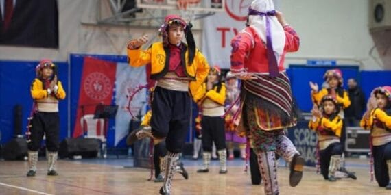 Isparta'da minikler hünerlerini sergiledi