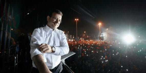 İmamoğlu'ndan tutuklanmasından sonra ilk mesaj: Dimdik ayaktayım, asla eğilmeyeceğim