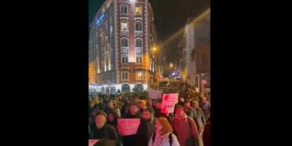 Kadıköy'de İmamoğlu'na destek protestoları