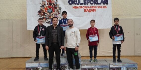 Isparta'da yıldız erkekler güreş grup müsabakaları tamamlandı
