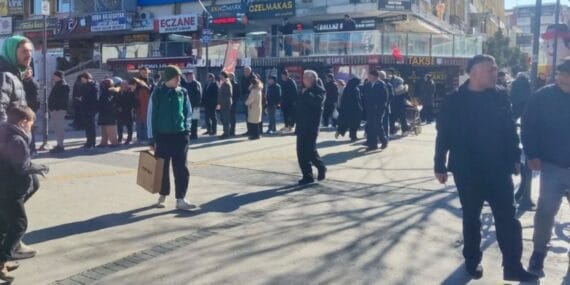 Isparta'da metrelerce kuyruk oluştu