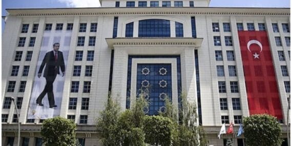 Özel harekat polisi AKP Genel Merkez önünde yaşamına son verdi!