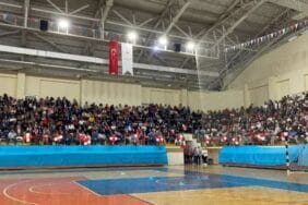 Isparta'da spor salonu yetmiyor, vatandaşlar stadyum istiyor