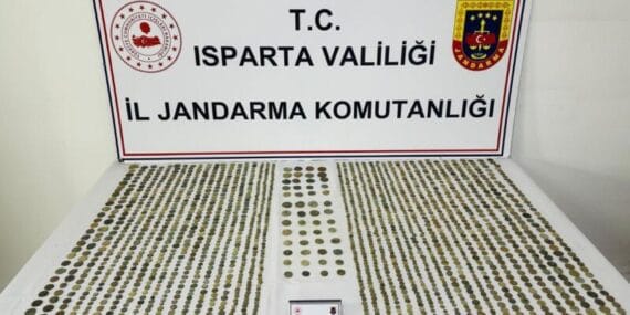 Isparta jandarmasından kaçakçılığa darbe: 2003 sikke ele geçirildi 2 tutuklama