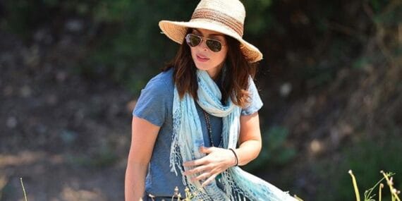 Megan Fox dördüncü çocuğunu kucağına aldı