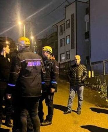 Çökme tehlikesi bulunan 4 katlı bina tahliye edildi