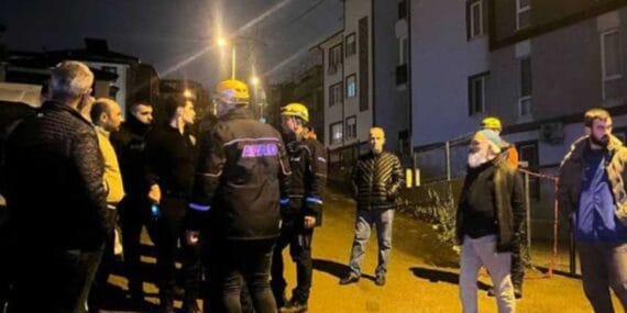 Çökme tehlikesi bulunan 4 katlı bina tahliye edildi