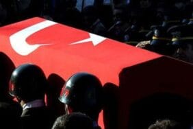 Trafik kazasına müdahale ederken TIR çarpan polis şehit oldu