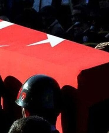 Trafik kazasına müdahale ederken TIR çarpan polis şehit oldu