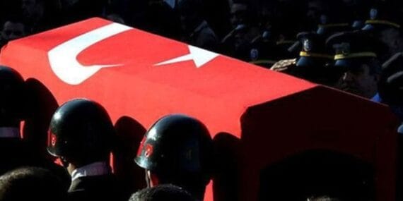 Trafik kazasına müdahale ederken TIR çarpan polis şehit oldu