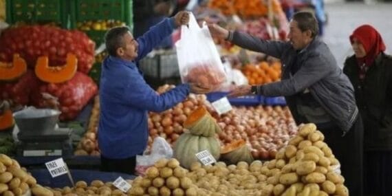 Tüketici fiyat endeksi (TÜFE) yıllık %38,10 arttı, aylık %2,46 arttı