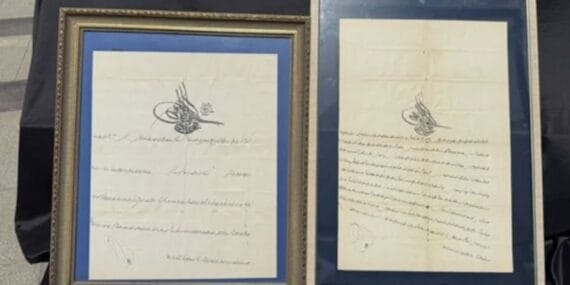 İstanbul'da tarihi eser baskını! Padişah fermanları ele geçirildi