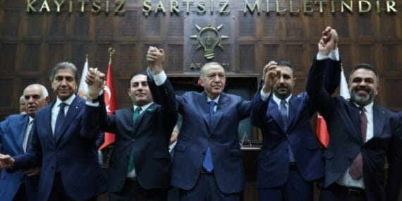 Milletvekili Ekici ve 4 Belediye Başkanı AK Parti’ye katıldı