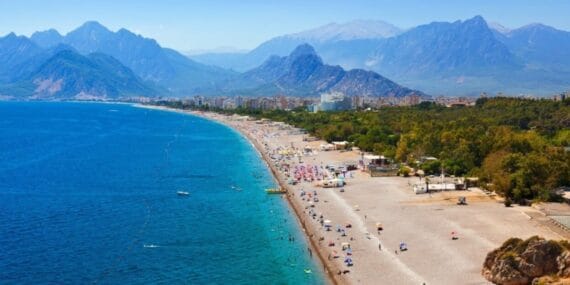 Antalya, D8 Yılın Turizm Şehri seçildi
