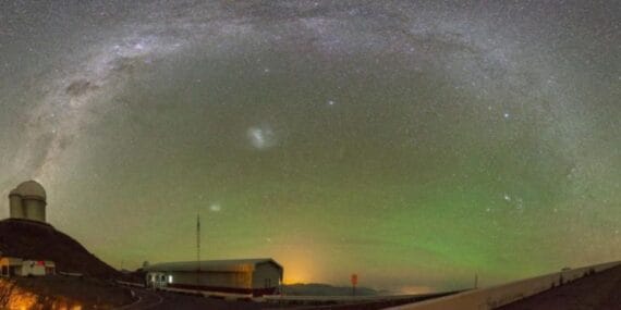 Atacama semalarında gizemli yeşil parıltı: Bilim insanları “airglow” dedi