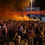 Isparta Belediyesi şampiyonluk maçı için dev ekran kurdu