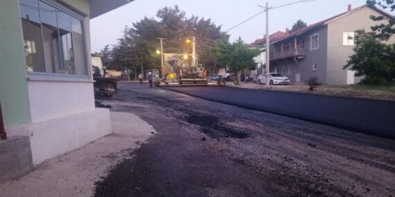 Isparta'da Aydoğmuş Köyü'ne otoban gibi sıcak asfalt