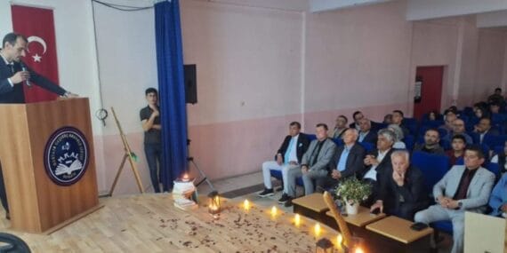 Mustafa Kaçıkoç Anadolu Lisesi’nde şiir ve türkü dinletisi