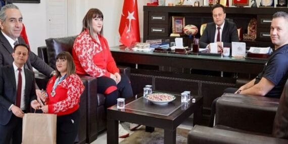 Dünya şampiyonundan anlamlı ziyaret