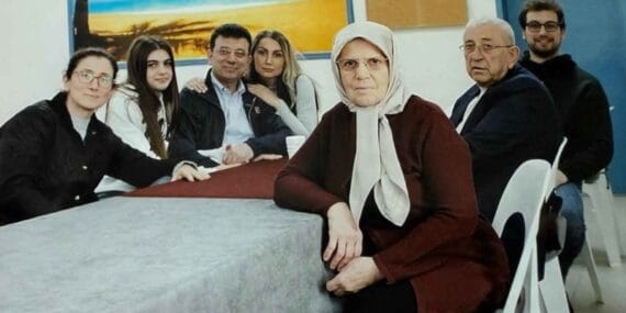 İmamoğlu'ndan cezaevinde ilk fotoğraf!