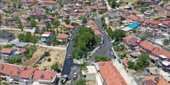 Isparta Valisi Erin, Uluğbey köyü'ndeki asfalt çalışmalarını yerinde inceledi