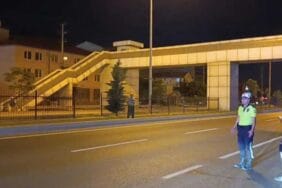 Üst geçidi kullanmak yerine yoldan karşıya geçti, otobüs çarptı