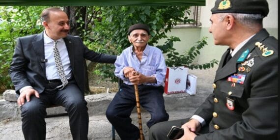 92 yaşındaki Sait Amcadan Mehmetçik’e örnek bağış