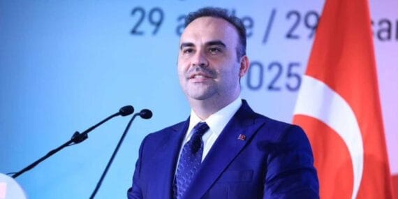 Bakan Kacır: Endonezya, Türkiye'den 48 adet KAAN savaş uçağı alacak