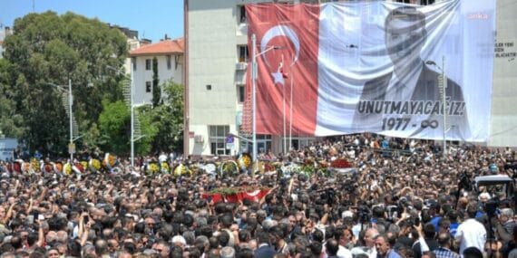 Ferdi Zeyrek’in adı İzmir’deki bir parka verildi