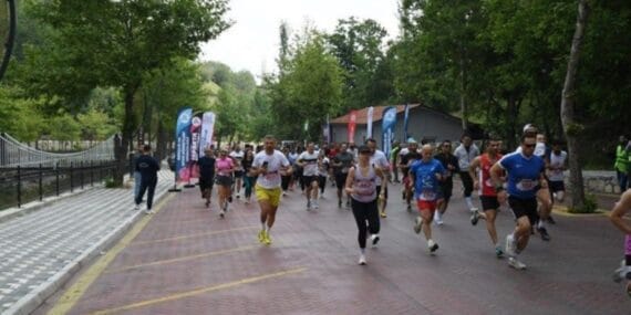 Gül için koştular, pedal çevirdiler