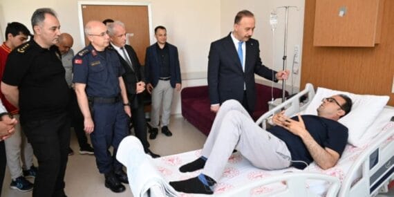 Vali Erin'den Başkan Özata’ya hastane ziyareti