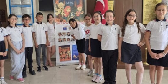 Isparta'da Yılmaz Şener İlkokulu öğrencileri kalplerini ve kalemlerini Görkem Efe için kullandı