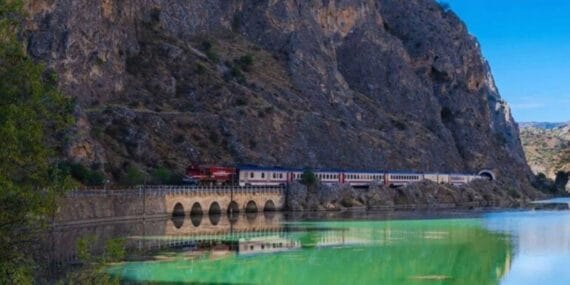 Turistik Karaelmas Ekspresi, ilk seferine Ankara'dan uğurlandı