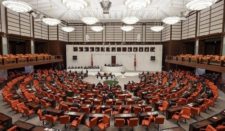 Komisyon başkanlıklarına dair Meclis kararı Resmi Gazete’de yayımlandı