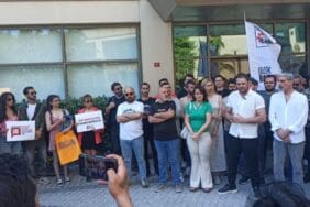 İş bırakan KRT çalışanları kanalın önünde taleplerini sıraladı