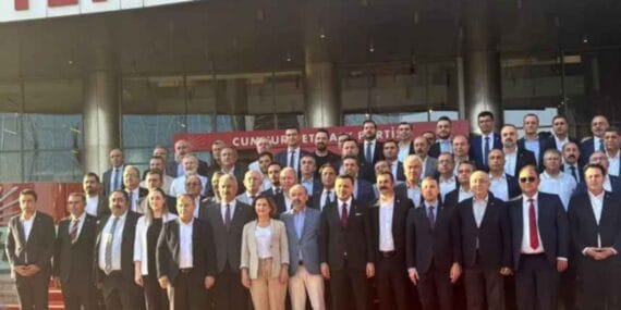 Özel'e destek için toplanan CHP'li başkanlardan Kılıçdaroğlu'na çağrı