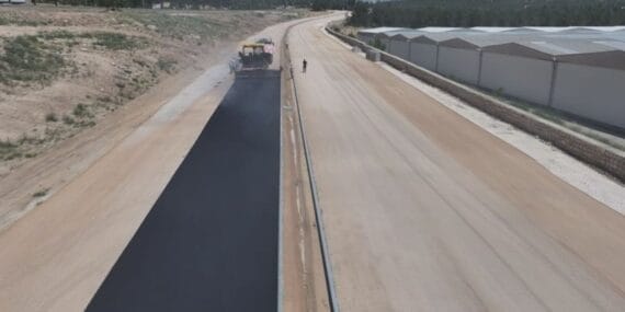 1002 TOKİ yeni bağlantı yolu asfaltlanıyor